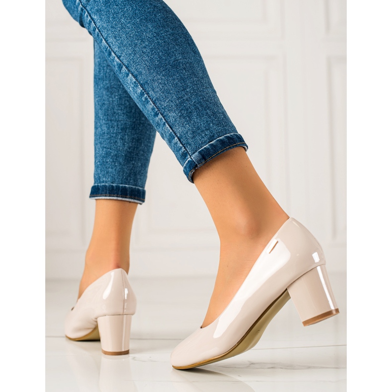 Goodin Eleganta lackade pumpar beige 1