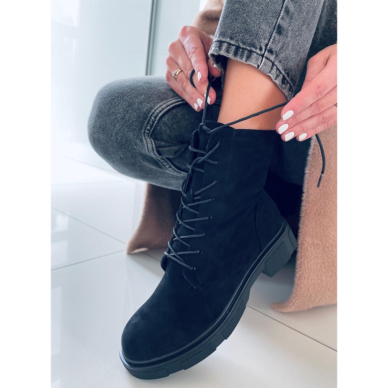 PA1 Lavey Svarta snörstövlar i mocka 2