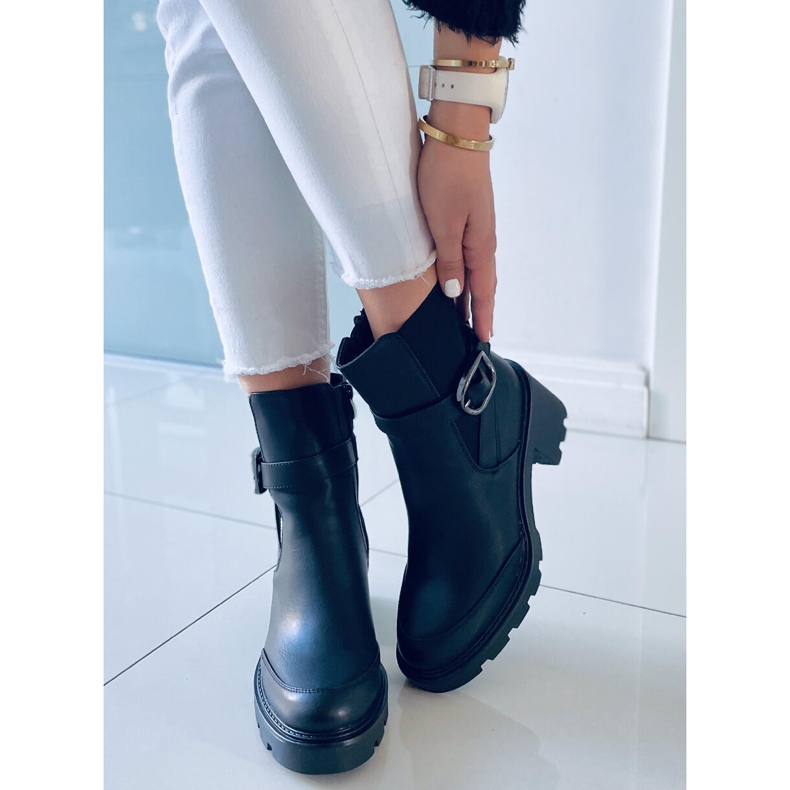 PA1 Carter Svarta stövlar med bred klack 1