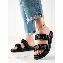 J. Star Svarta tofflor med ränder 2