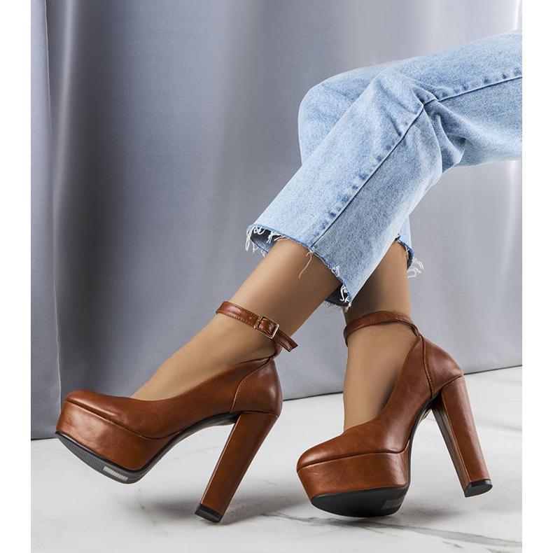 PA1 Bruna högklackade pumps från Adela 1