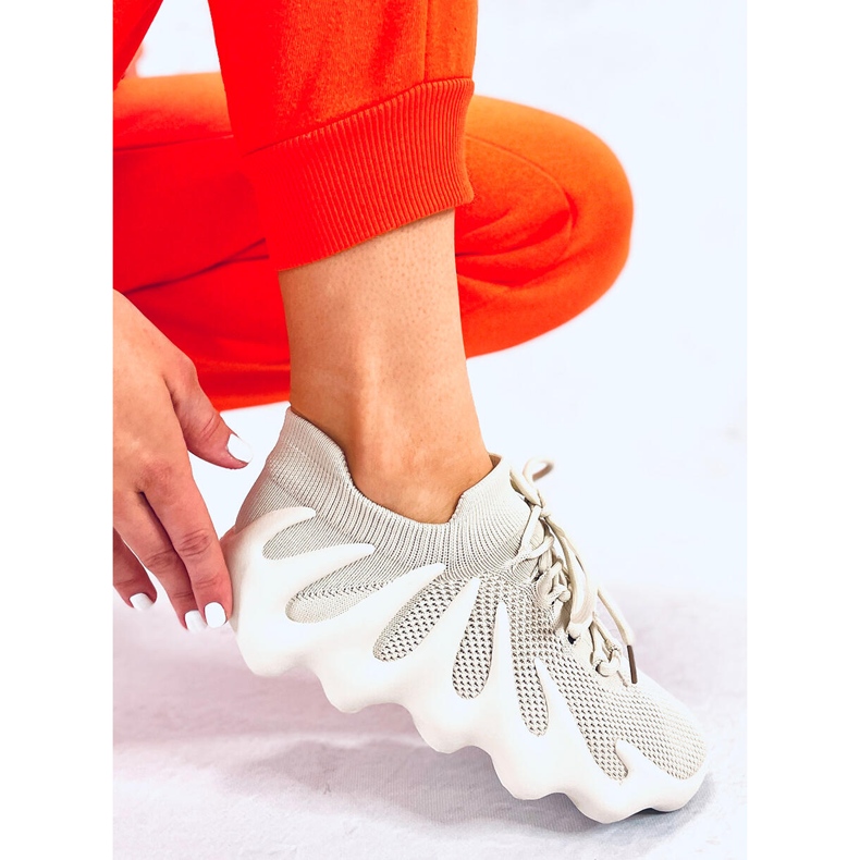 BM Eaton Beige strumpor 2