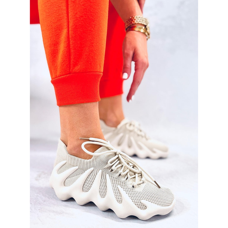 BM Eaton Beige strumpor 1