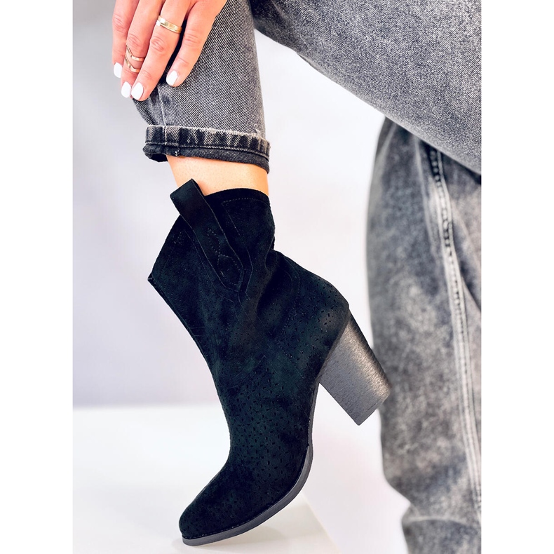 BM Douglas svarta genombrutna cowboystövlar 1