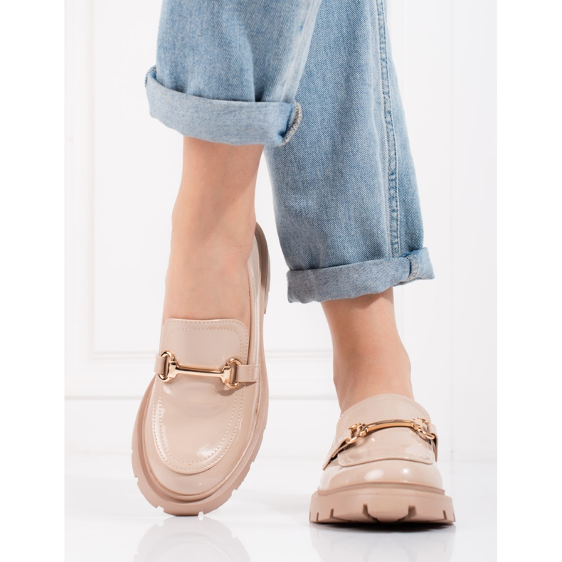 Beigelackade skor från Shelovet 1