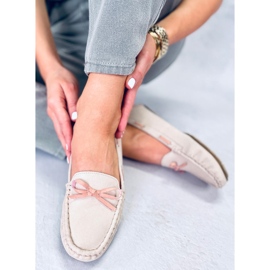 Klassiska Kamila Beige loafers för damer 1