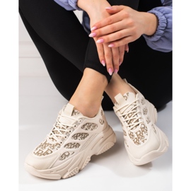 Shelovet kvinnors sneakers på en tjock sula beige 1