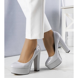 BM Gråa högklackade pumps från Kari 1