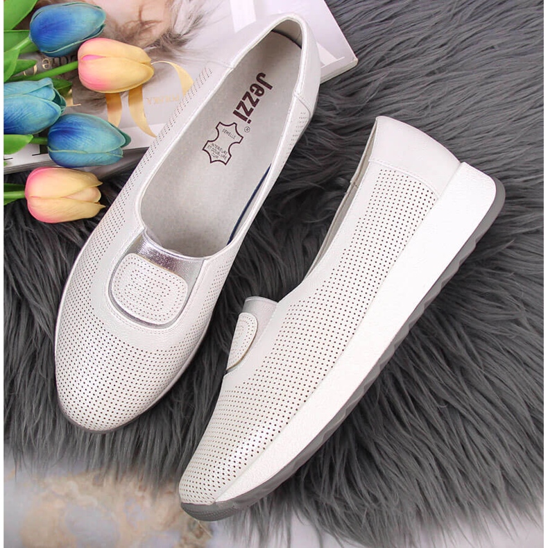 Jezzi silver slip-on skor med ett elastiskt band på plattformen 2