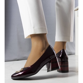 BM Vinröda lackpumps från Kathleen 1