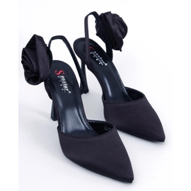 Seastar Satinnålar med en Flores Black blomma svart 1