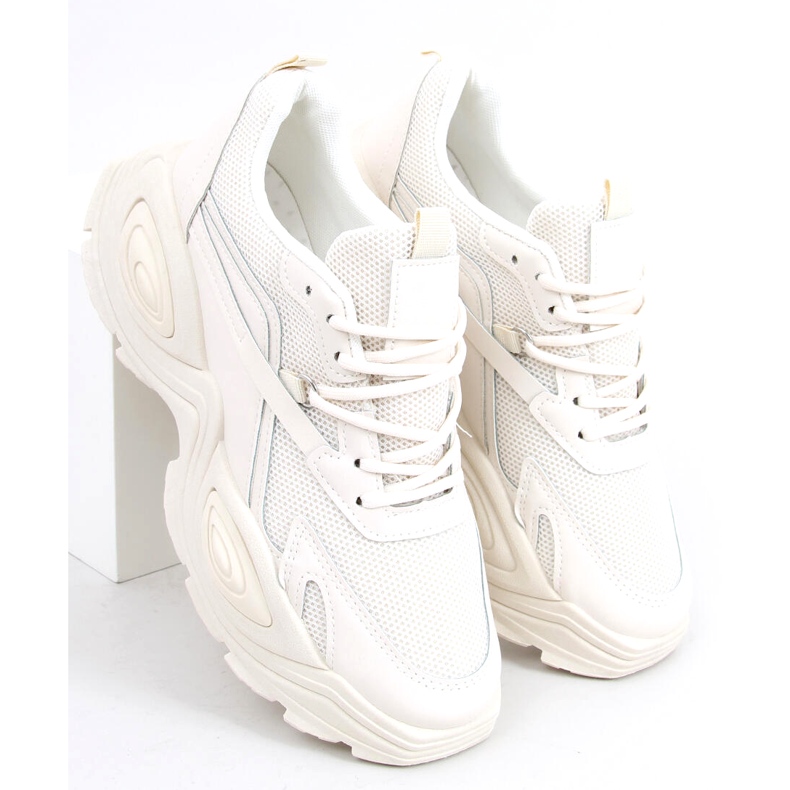 Beige damsportskor med hög sula 2