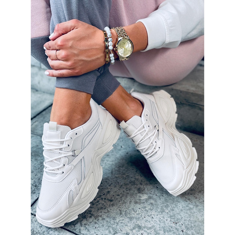 Beige damsportskor med hög sula 3