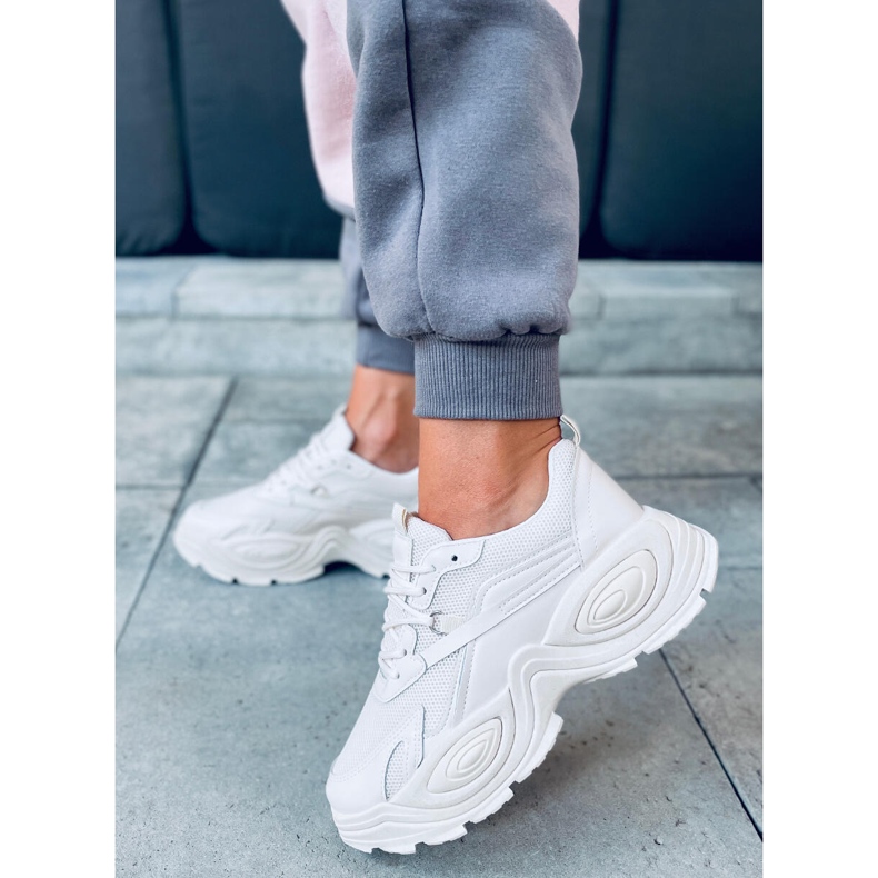 Beige damsportskor med hög sula 4