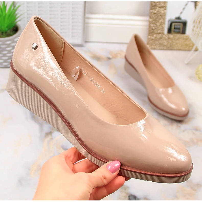 Beigelackade damskor Vinceza 10865 1