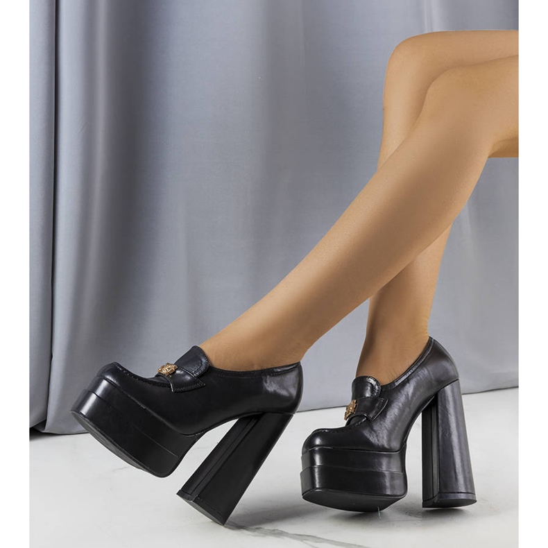 BM Svarta pumps på ett chunky block från Janie 2