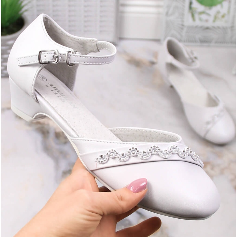 American Club girls' First Communion ballerinas på en vit keps 1