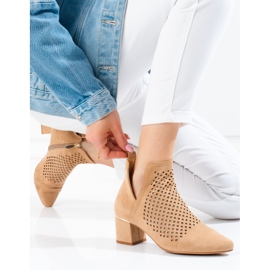 Genombrutna damstövlar på låg Vinceza beige klack 1