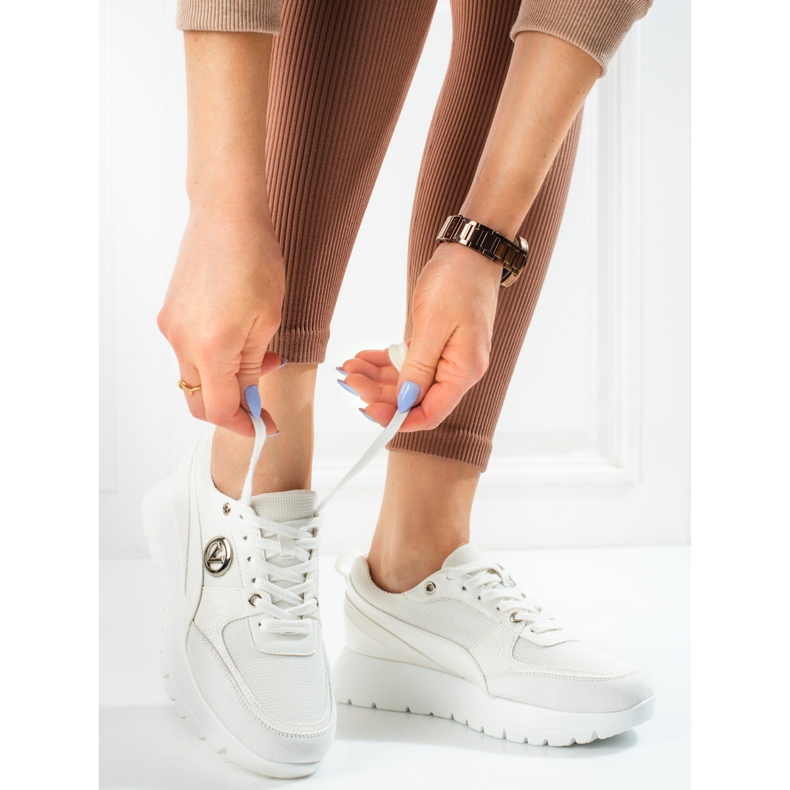 Vinceza damsportskor på plattformen vita 2