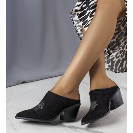 Svarta rutschkanor med uppbyggd front från Linda 1