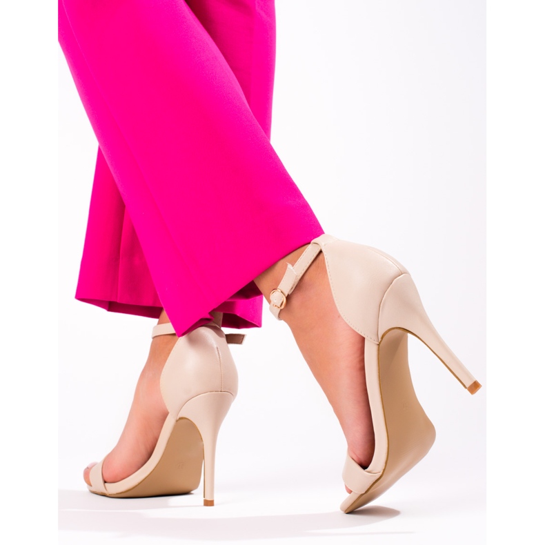 Beige högklackade damsandaler från Shelovet 2