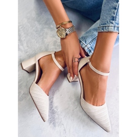 BM Rossi Beige pumps med klack och bälte 1