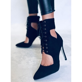 BM Stövlar utskurna på en Demi Nero-stift svart 2