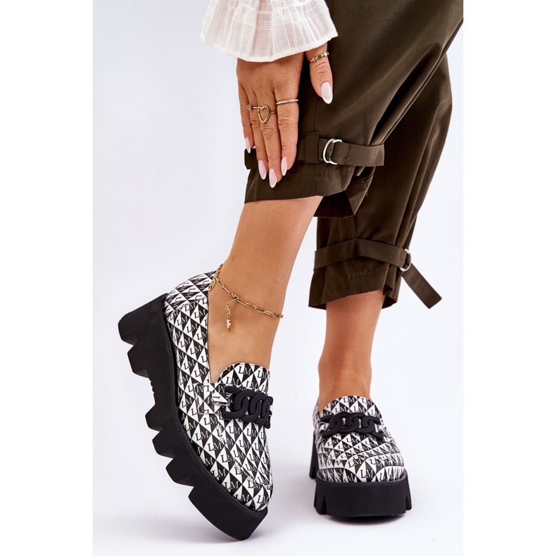 Loafers på en enorm plattform Laura Messi 2601 svart och vit 1