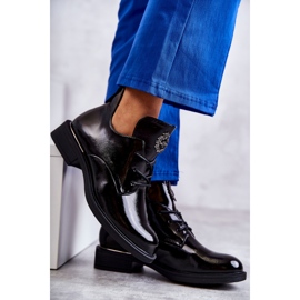 Vinceza Lackade snörstövlar med urskärningar Svart Fabiana 4