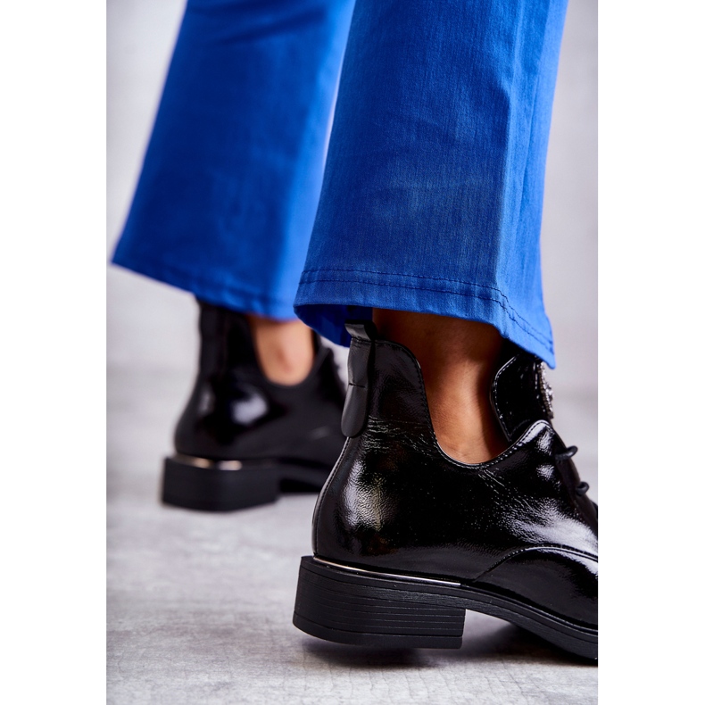 Vinceza Lackade snörstövlar med urskärningar Svart Fabiana 2