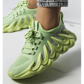 Gröna sneakers på en fashionabel Beth-sula 1