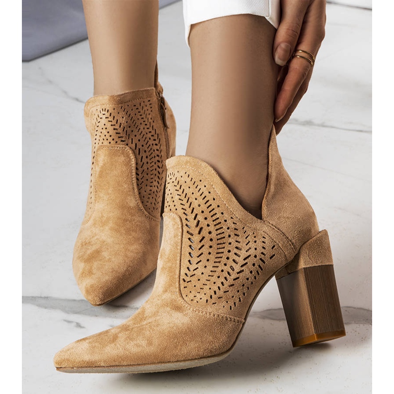 PA1 Mörkbeige genombrutna stövlar från Hachée 1