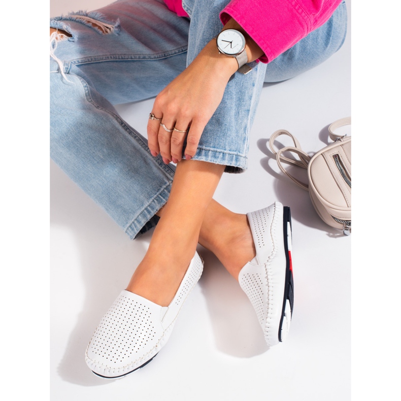 Genombrutna slip-on loafers för kvinnor vita Shelovet 2