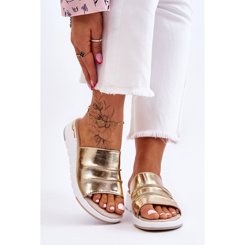 S.Barski Kvinnors skinntofflor på en låg kil guld Leona gyllene 1