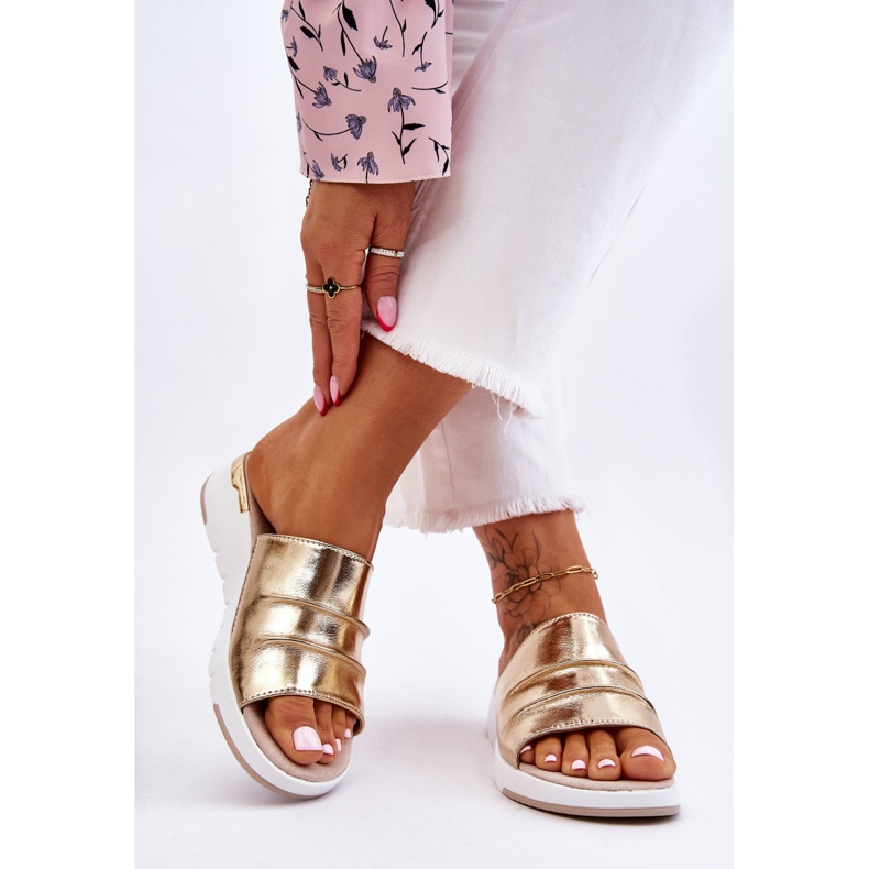 S.Barski Kvinnors skinntofflor på en låg kil guld Leona gyllene 2