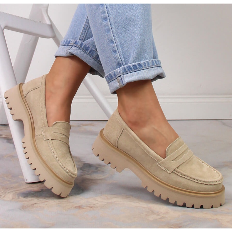Dam loafers i läder med klackar och beige plattform Filippo DP4586/23 1