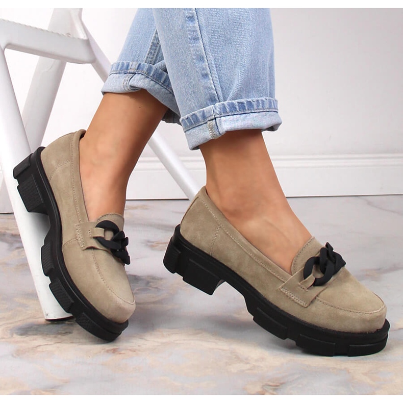 Skinnskor i mocka med kedja beige Filippo DP3221/23 1