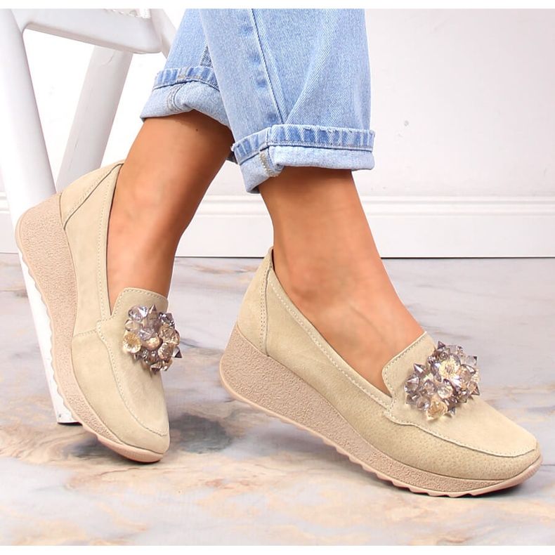 Damläder loafers på kilen med beige Filippo kristaller DP4563/23 1