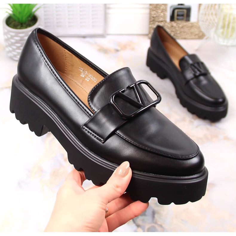 Höga klackar för kvinnor och svarta platåskor Vinceza 16380 1