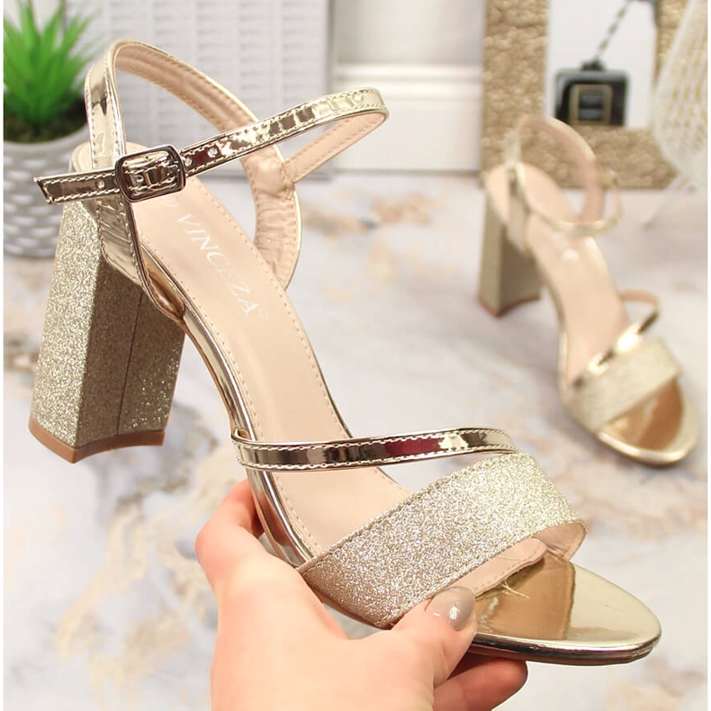 Damsandaler i guldbrokad på posten Vinceza 2255 gyllene 1