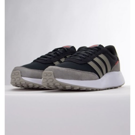 Skor adidas Run 70S M HP6120 svart 1