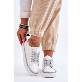 BM Låga perforerade sneakers för kvinnor Vita och Silver Daxton 1