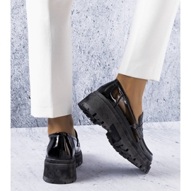 Seastar Svartlackade pumps från Phaneuf 1