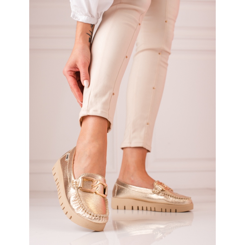 Gyllene dammockasiner på Shelovet-plattformen 2