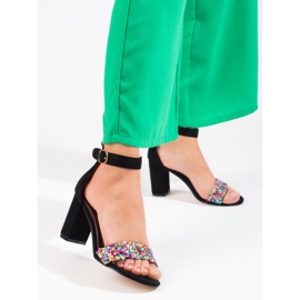 Eleganta svarta sandaler med pärlor från Shelovet 1