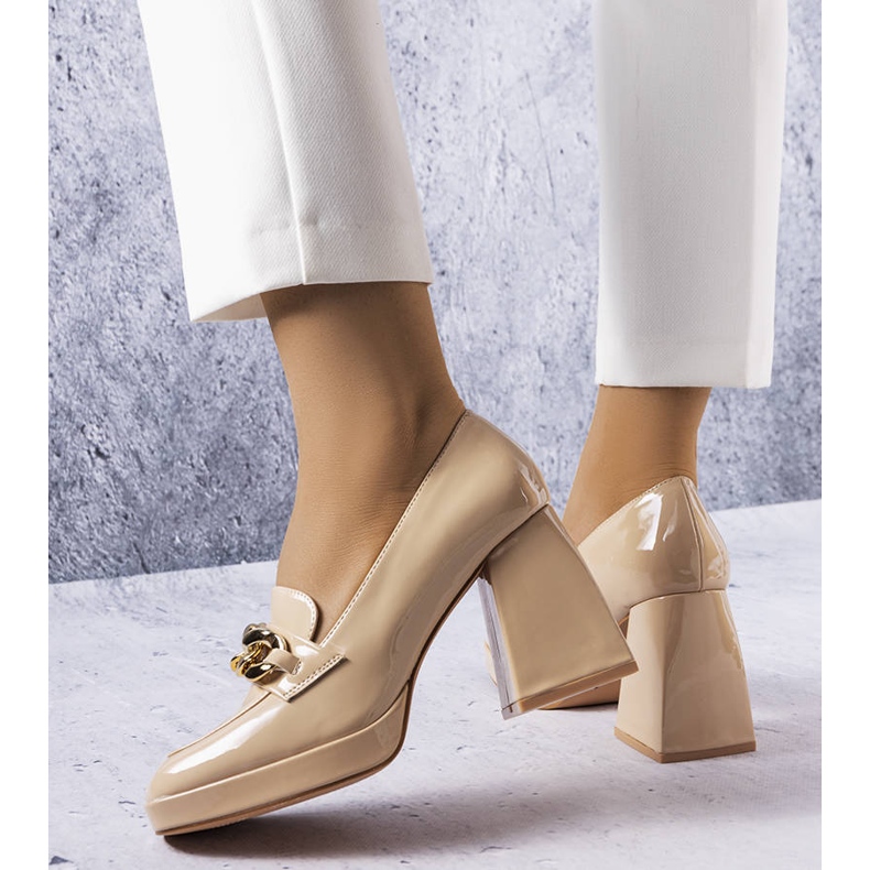 Beiga pumps i lack från Vinceza beige 1