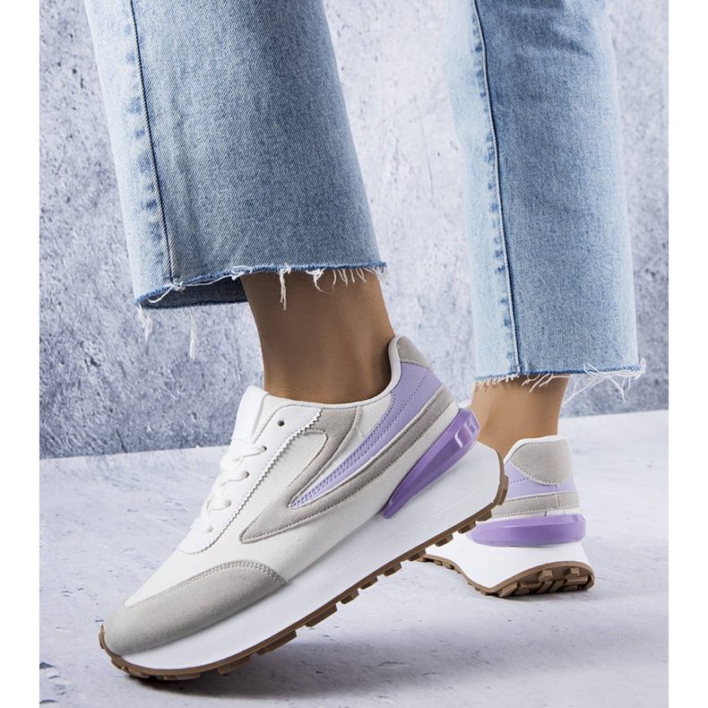 Vita sneakers på tjockare sula från Moore 1