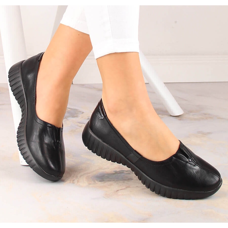 Svarta slip-on skor för kvinnor svarta Jezzi RMR2270-6 1