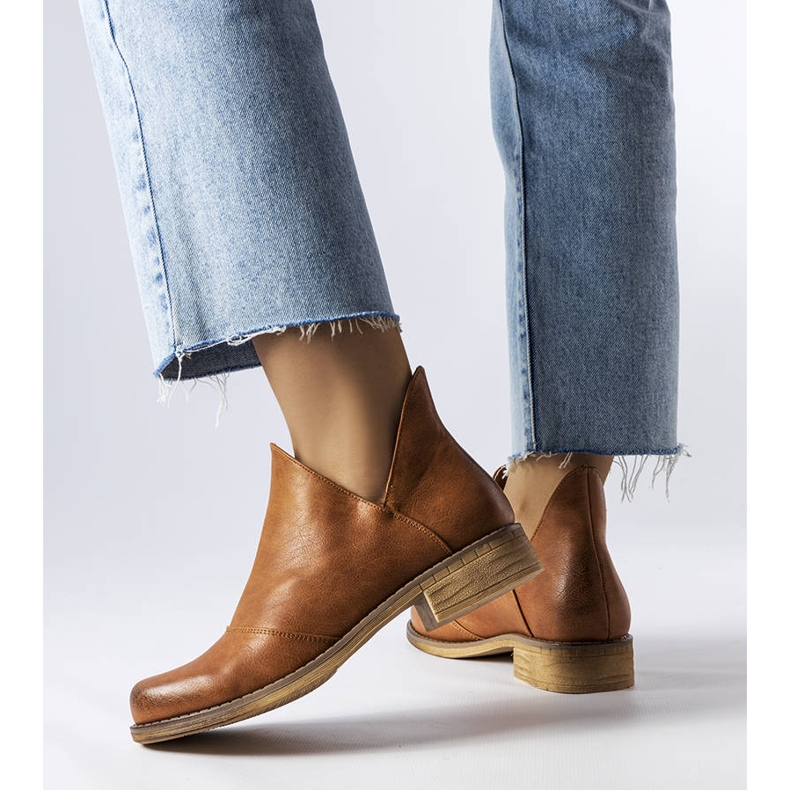 PA1 Bruna stövlar med oregelbunden ovandel från Lacombe 1