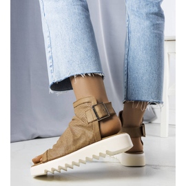 PA1 Bruna genombrutna sandaler från Beulah beige 1